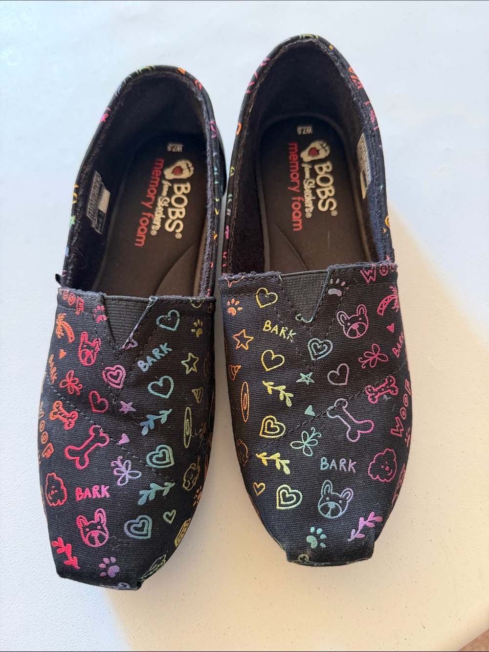 Skechers women Black Slip-On Sneakers with Multicolor Paw & Dog Doodle. Sz7.5